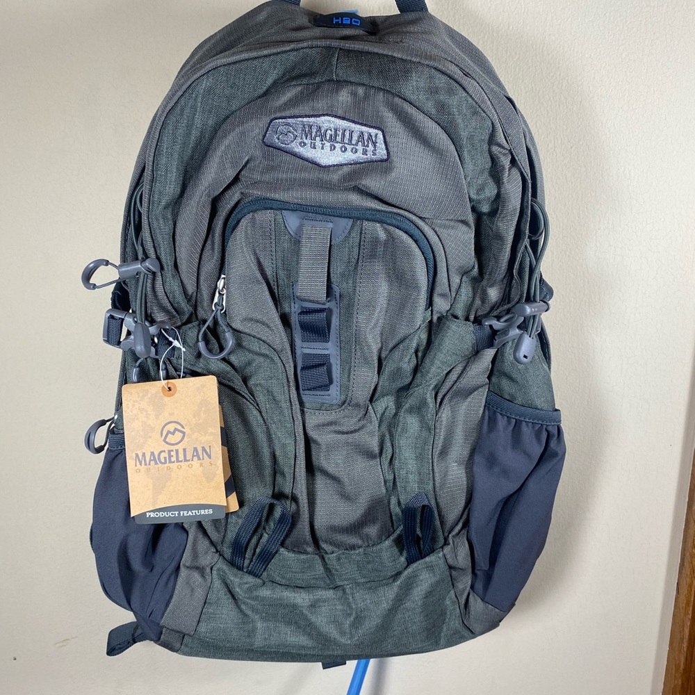 NWT Magellan outdoor large H2O Hydration Backpack